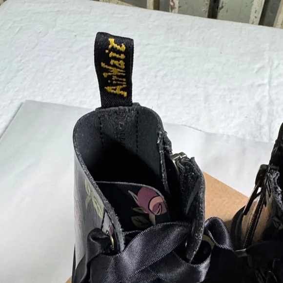 Dr. Martens | 1460 Pascal J Boots | Decayed Rose Child US 13 - Picture 3 of 16